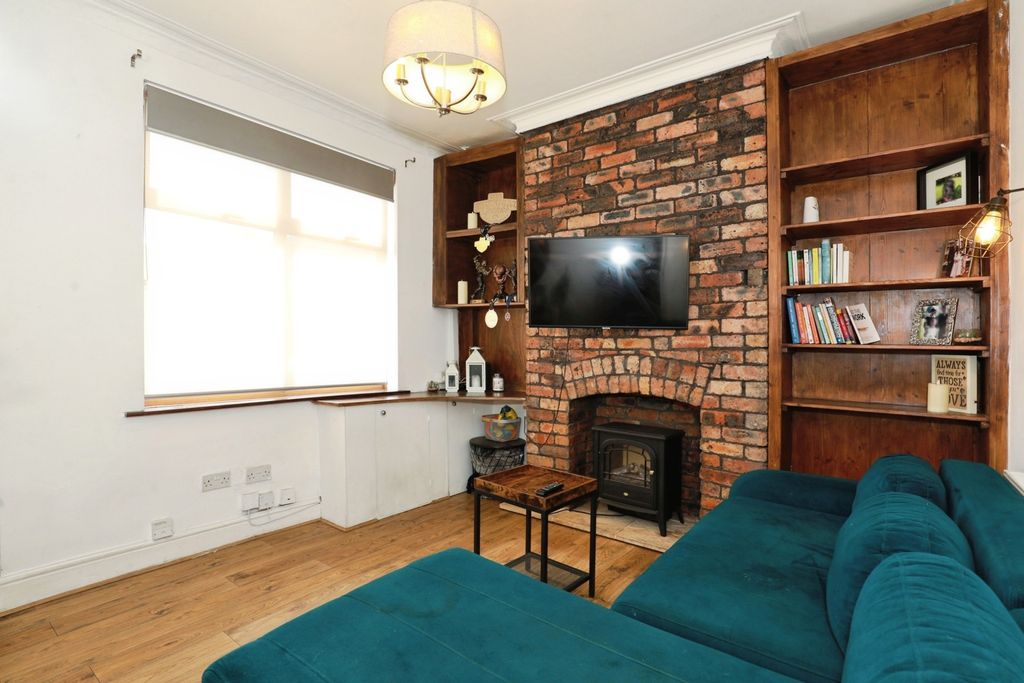 Property photo 3 of 17 Photo