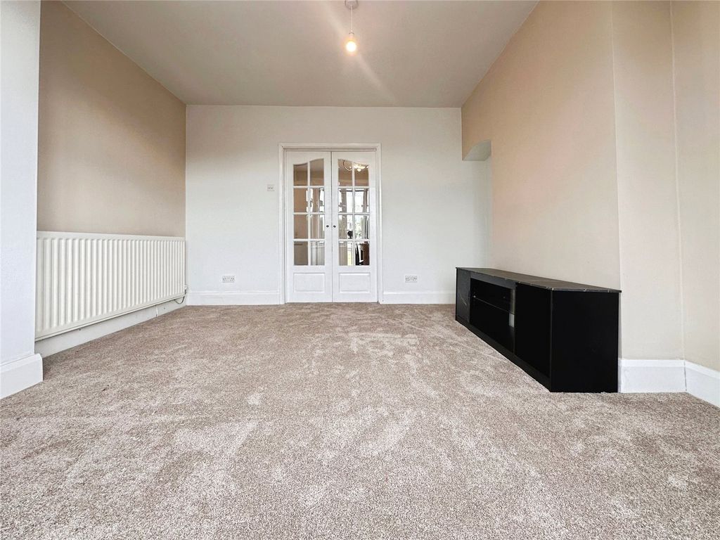 Property photo 3 of 10 Living Room