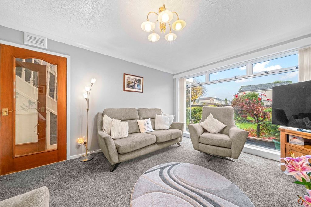 Property photo 3 of 25