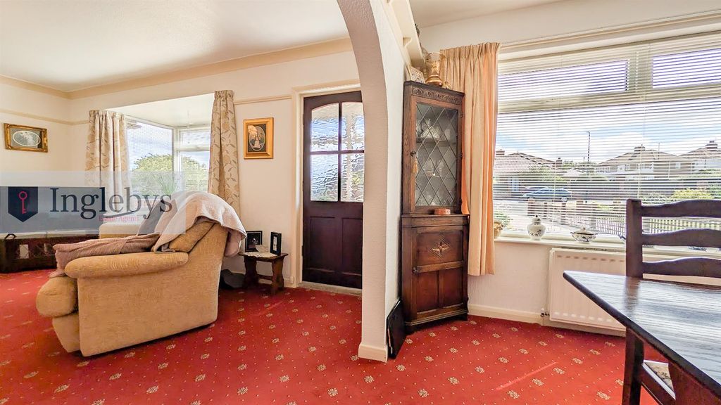 Property photo 2 of 34