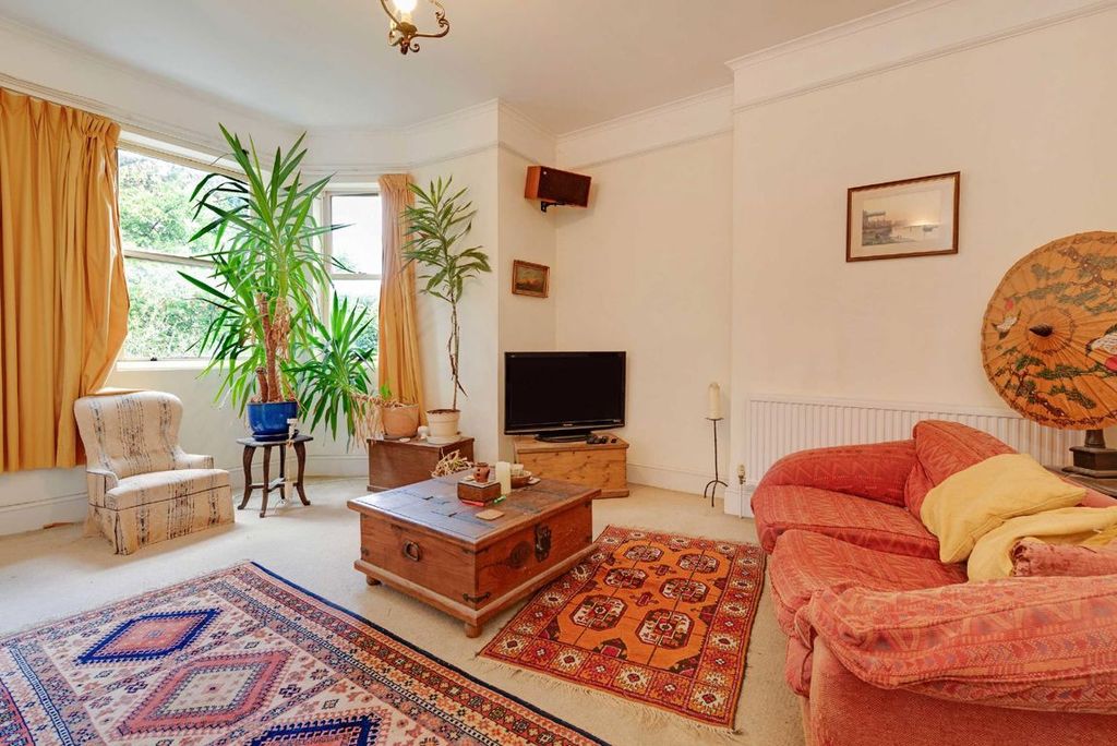 Property photo 3 of 6