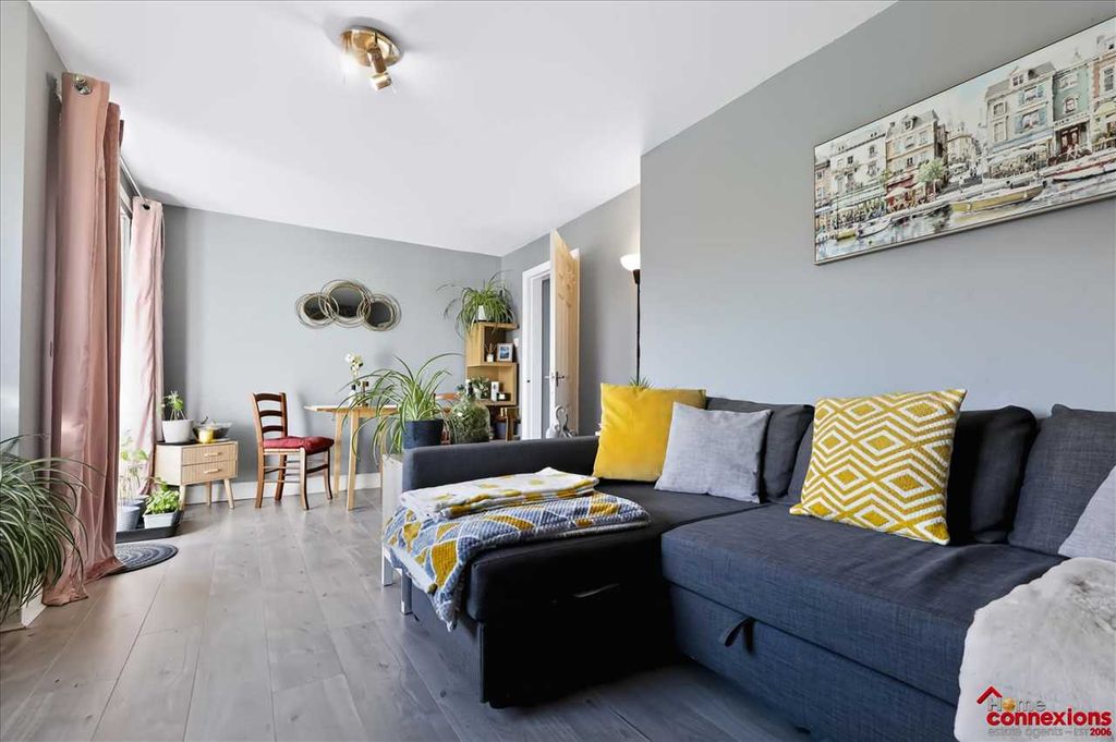 Property photo 3 of 22 Open Plan Lounge Dining (2)