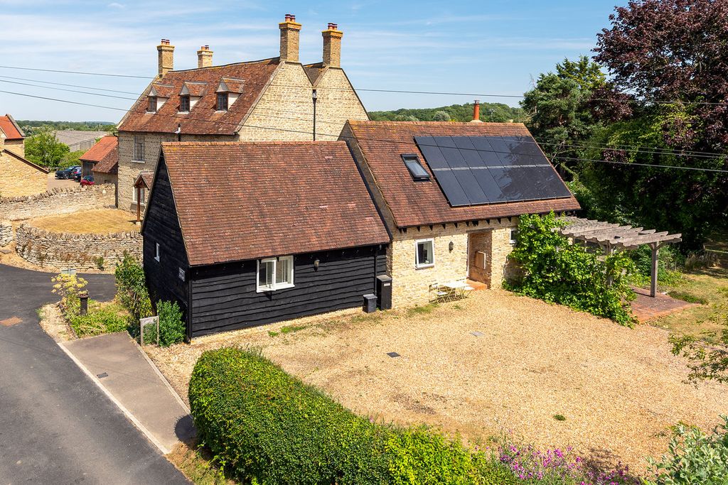 Property photo 1 of 32