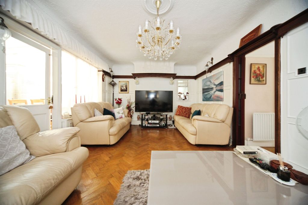 Property photo 3 of 17