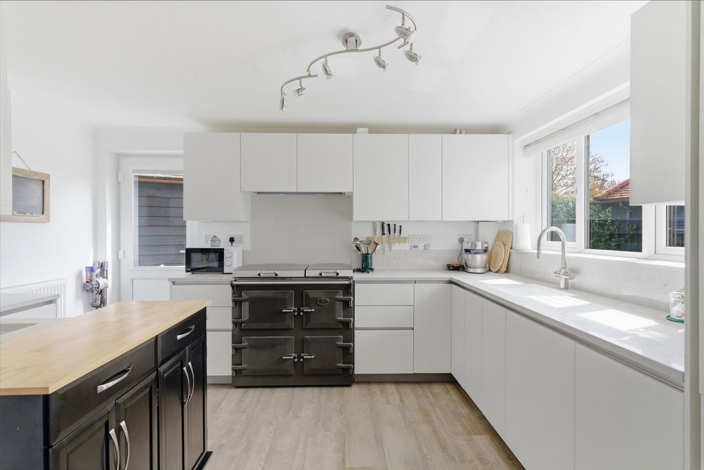 Property photo 3 of 26