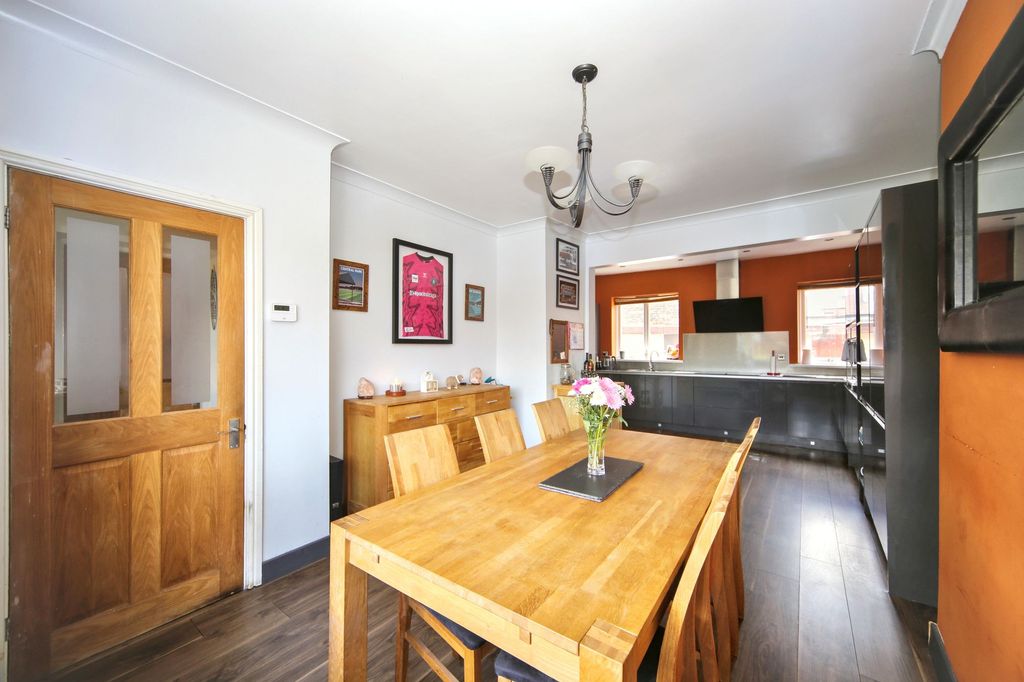 Property photo 3 of 24