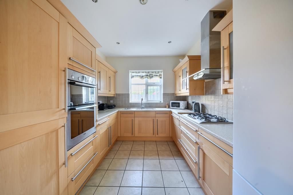 Property photo 3 of 19 Kitchen