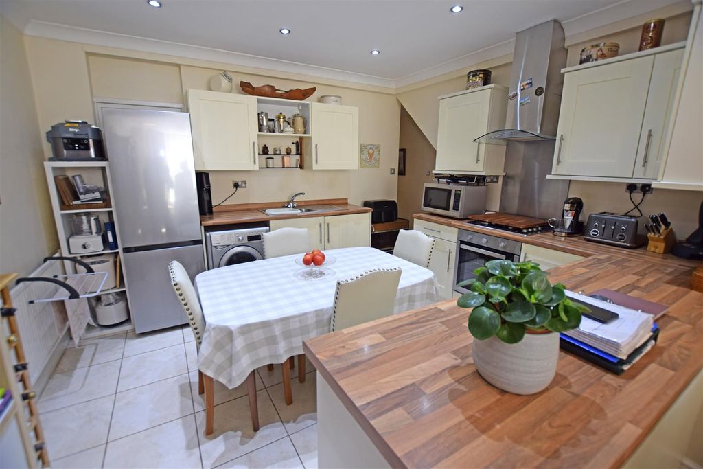 Property photo 3 of 17 G/F Flat Kitchen