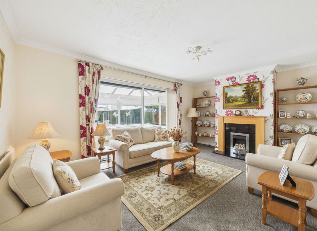 Property photo 2 of 17 Lounge (Virtually Furnished)