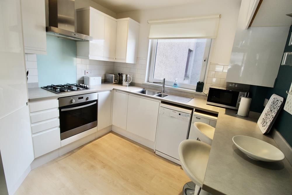 Property photo 3 of 10 Bathroom (5)