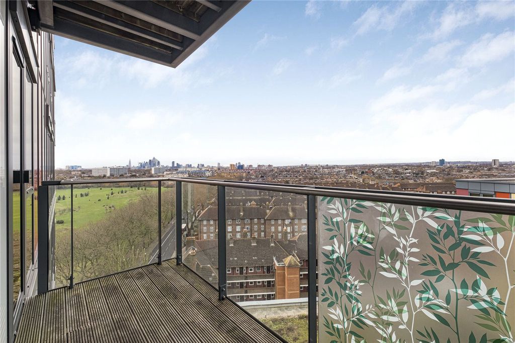 Property photo 3 of 11 Balcony