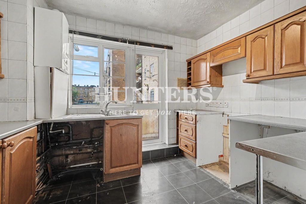 Property photo 2 of 10 Kitchen