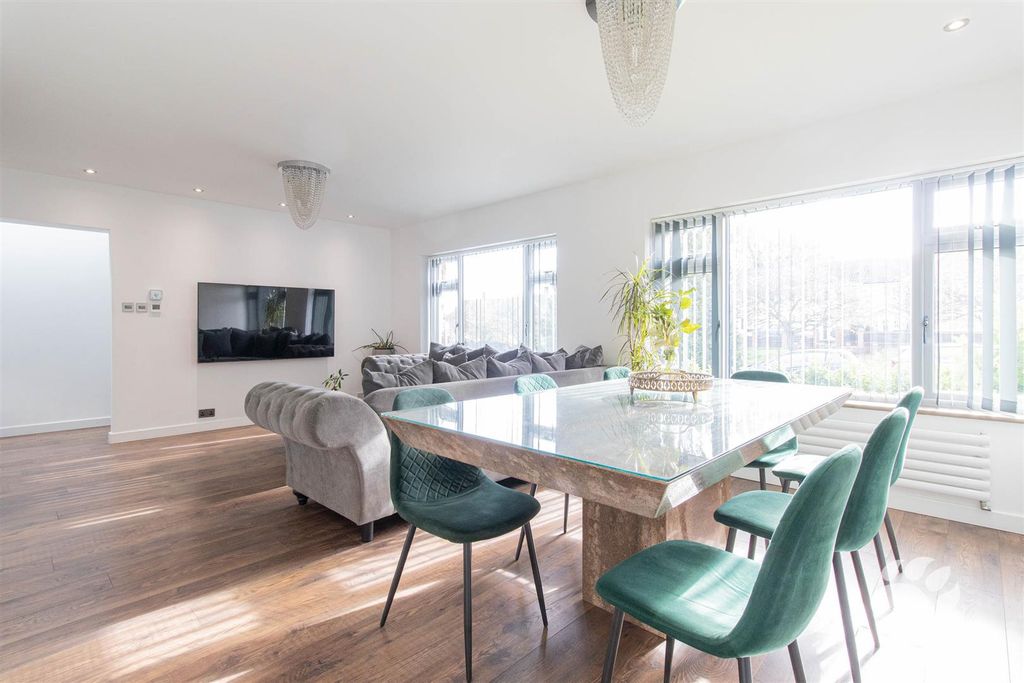 Property photo 3 of 42 Lounge/Diner