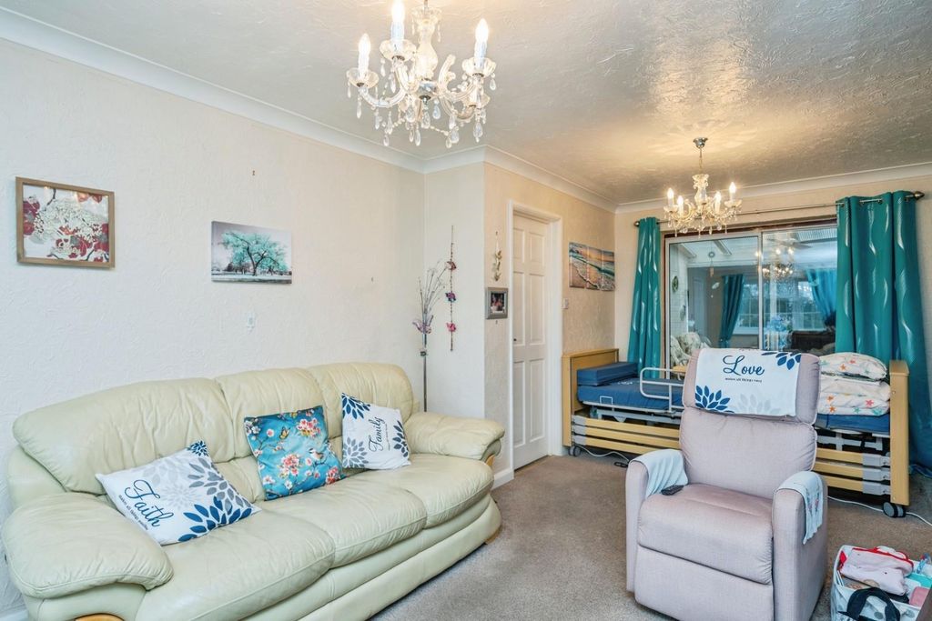 Property photo 3 of 20 37Wavertonavenue-24.Jpg