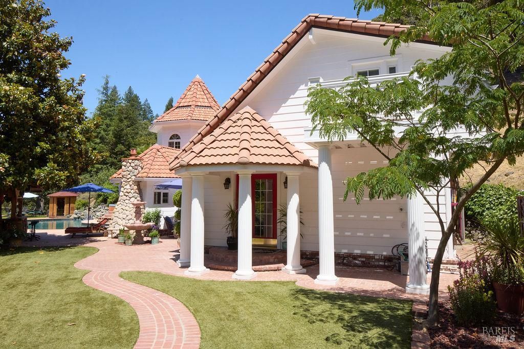 Property photo 2 of 77
