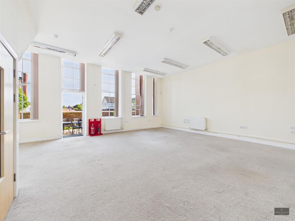 Property photo 3 of 11 Cam02887G0-Pr0658-Still006.Jpg
