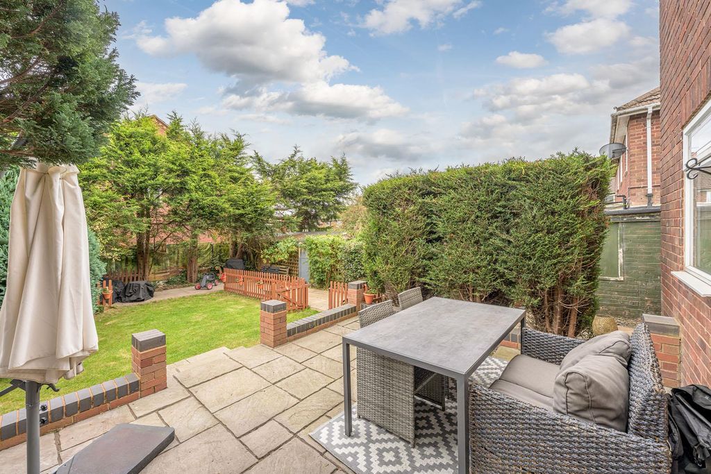 Property photo 2 of 21