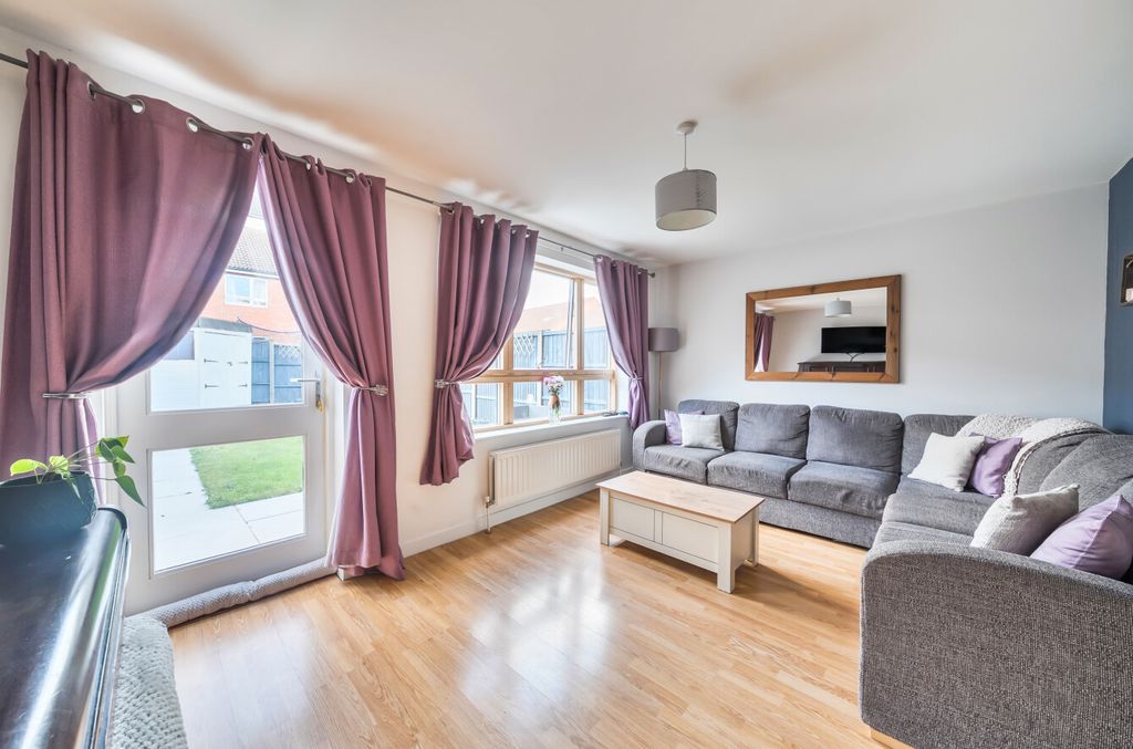 Property photo 2 of 21 1399946-21-696F52...