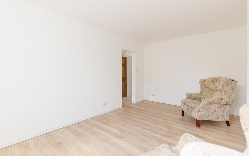 Property photo 3 of 25