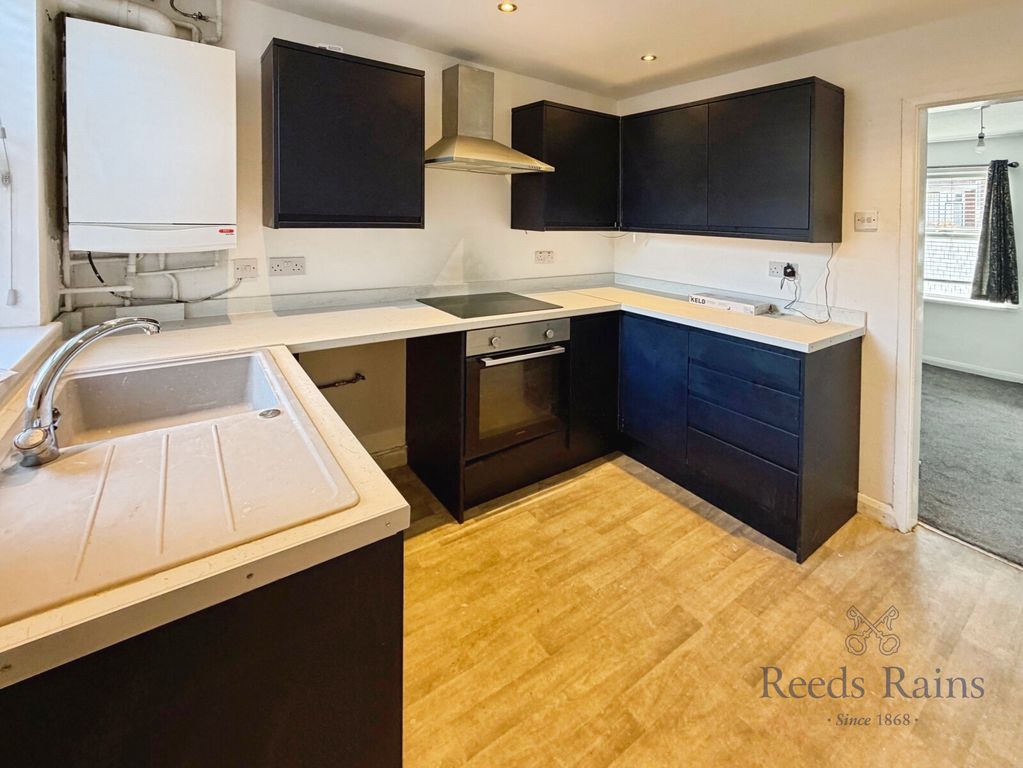 Property photo 3 of 9 Kitchen