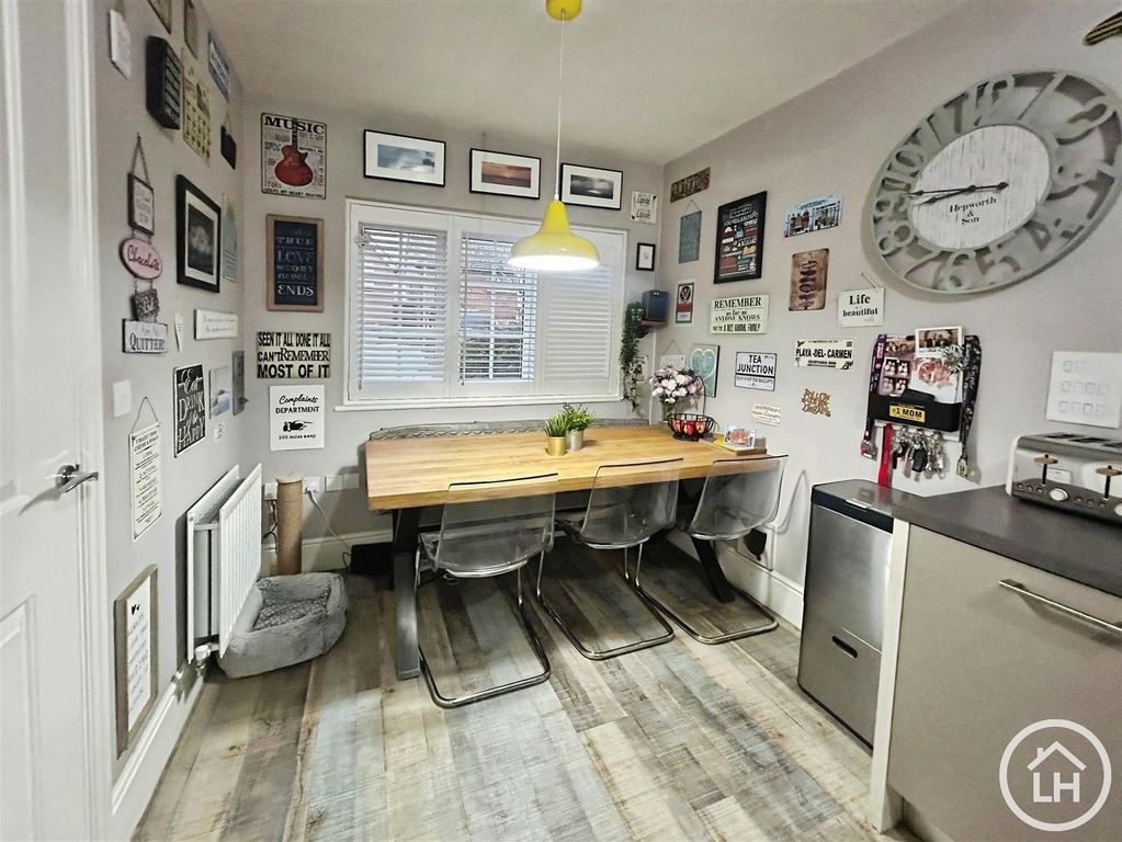 Property photo 3 of 18 Kitchen Diner