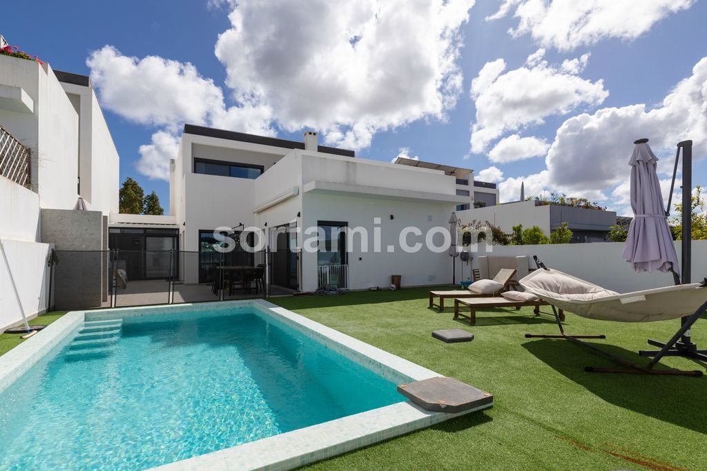Property photo 1 of 32
