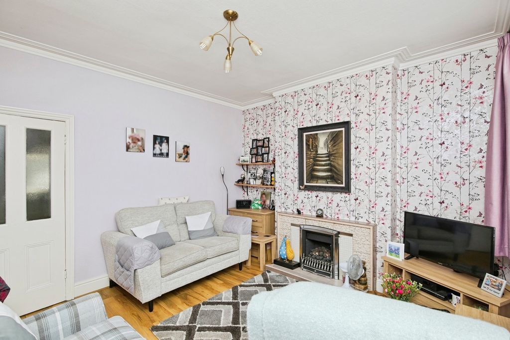 Property photo 2 of 17 Photo
