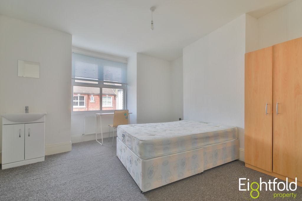 Property photo 2 of 8 Image