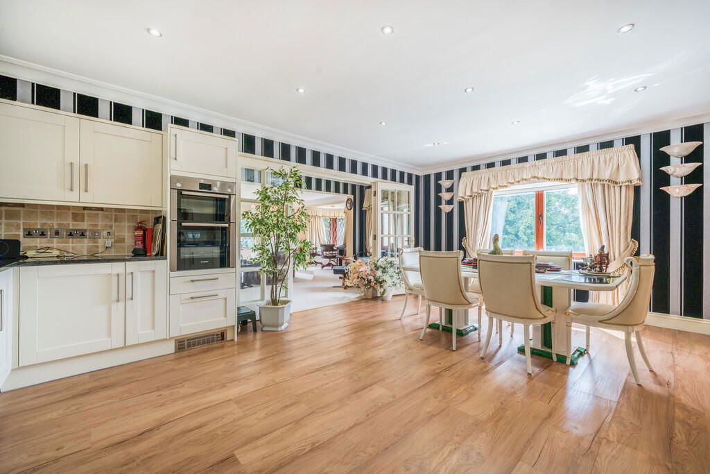 Property photo 3 of 26