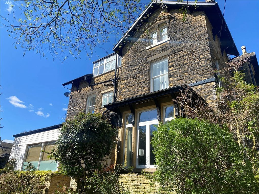 Property photo 1 of 11 Front