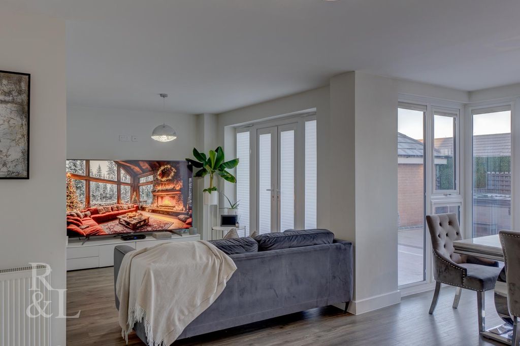 Property photo 3 of 32 Spring Avenue  (31).Jpg