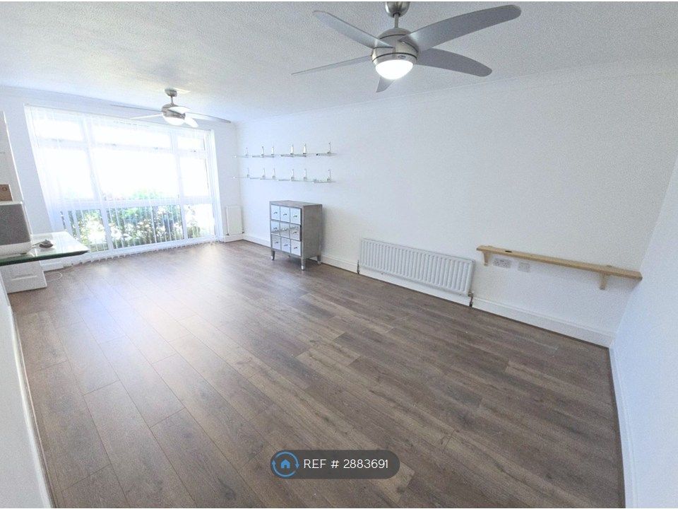 Property photo 3 of 16 Living Room