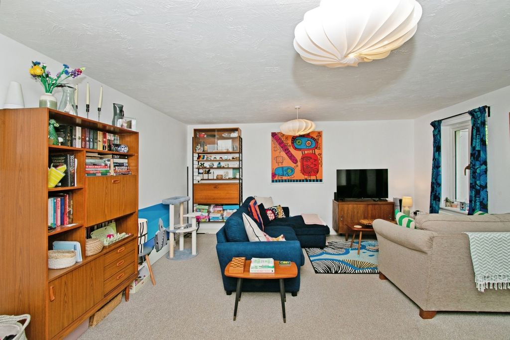 Property photo 2 of 17 Photo