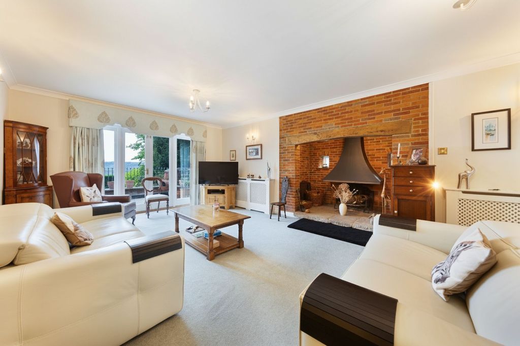 Property photo 2 of 32