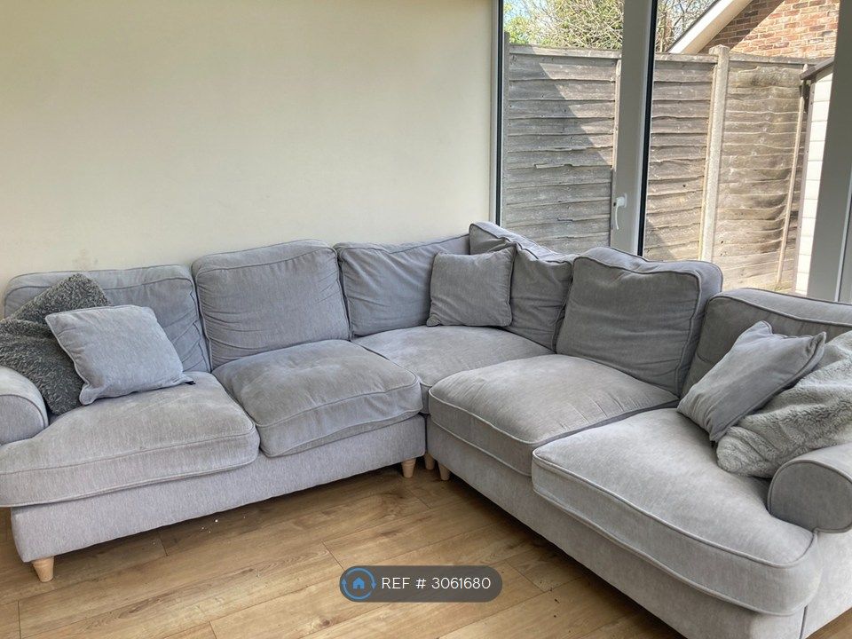 Property photo 3 of 20 Lounge