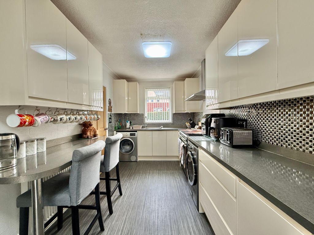 Property photo 2 of 17 Kitchen