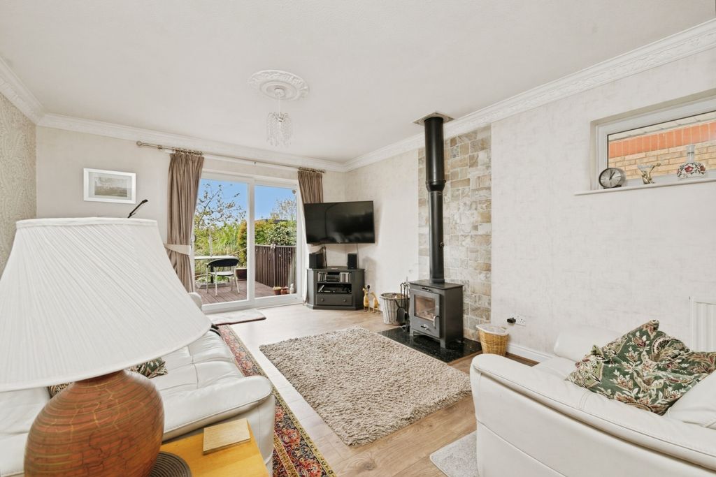 Property photo 2 of 10 Lounge