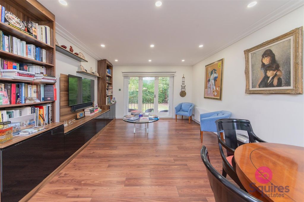 Property photo 2 of 34