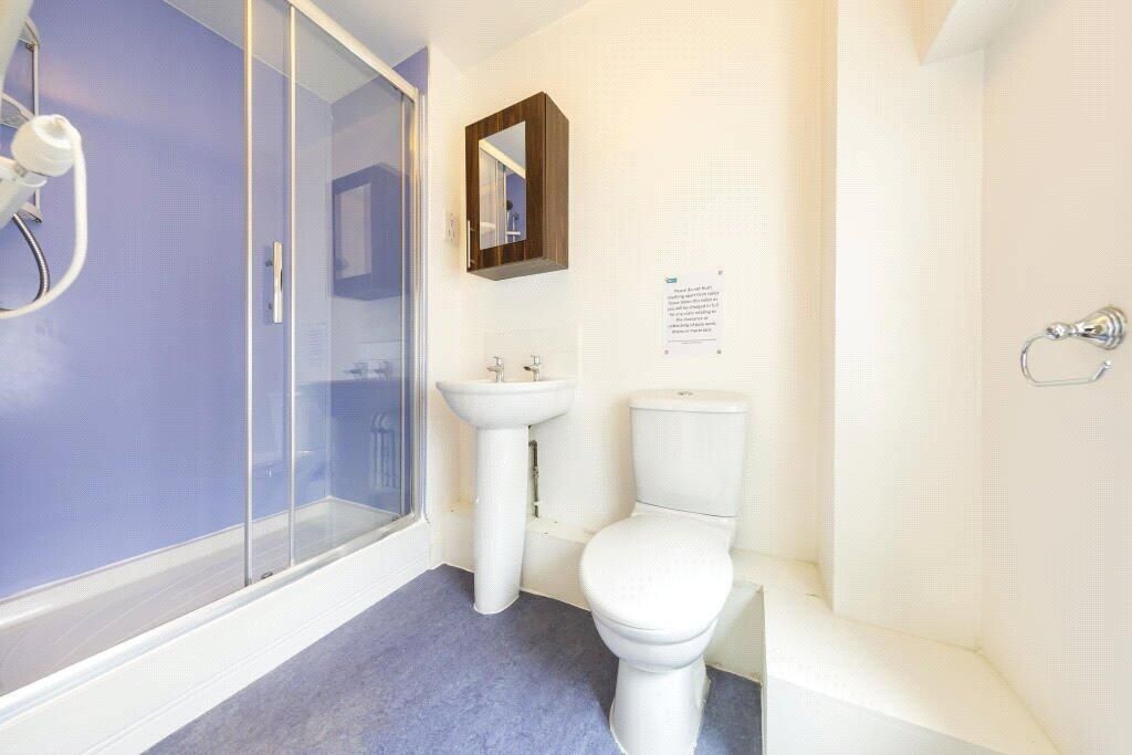 Property photo 3 of 13 Bright And Clean Bathroom Suite Featuring A Modern...