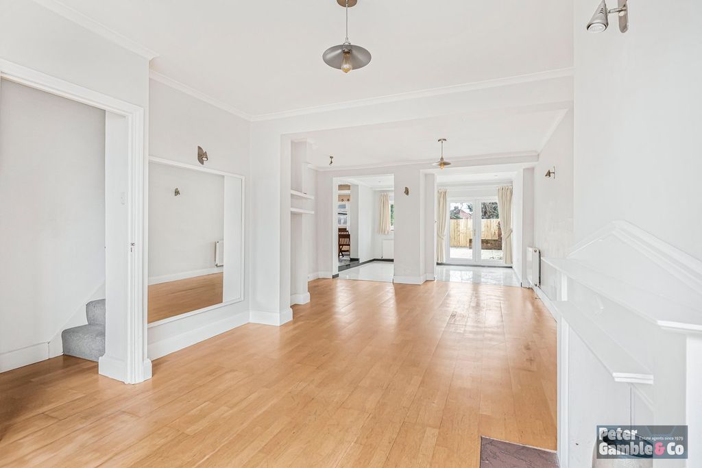 Property photo 2 of 35
