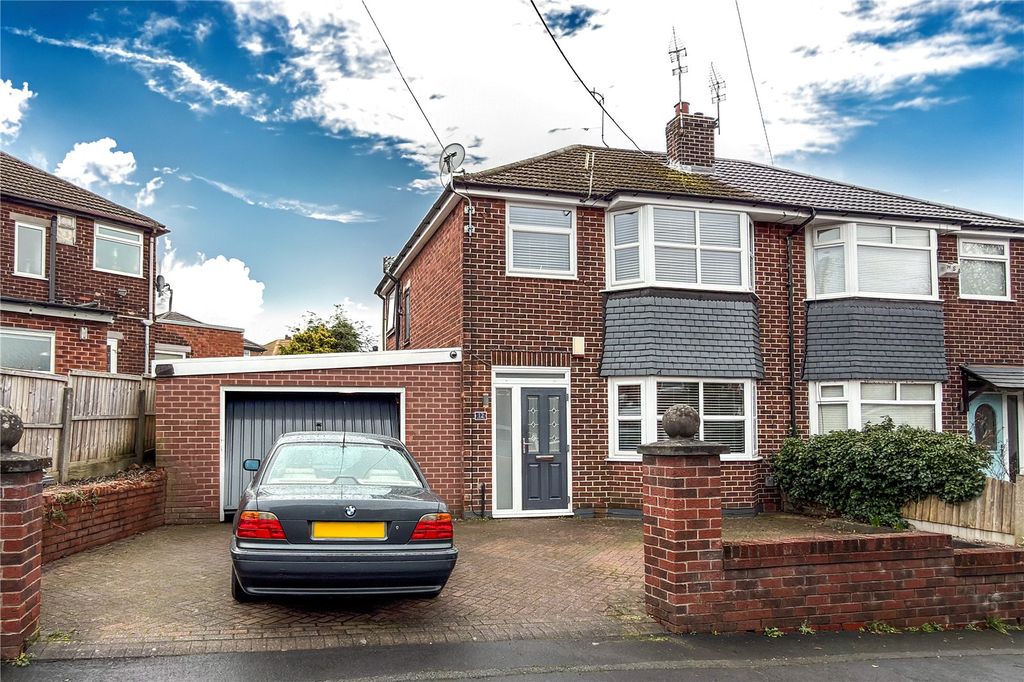 Property photo 1 of 17 External