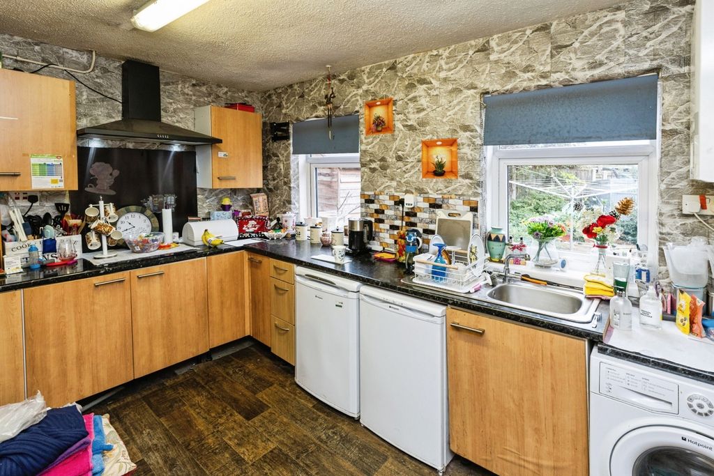 Property photo 3 of 10 Pbox-Img.Jpg