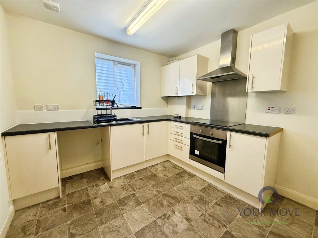 Property photo 3 of 10 Kitchen