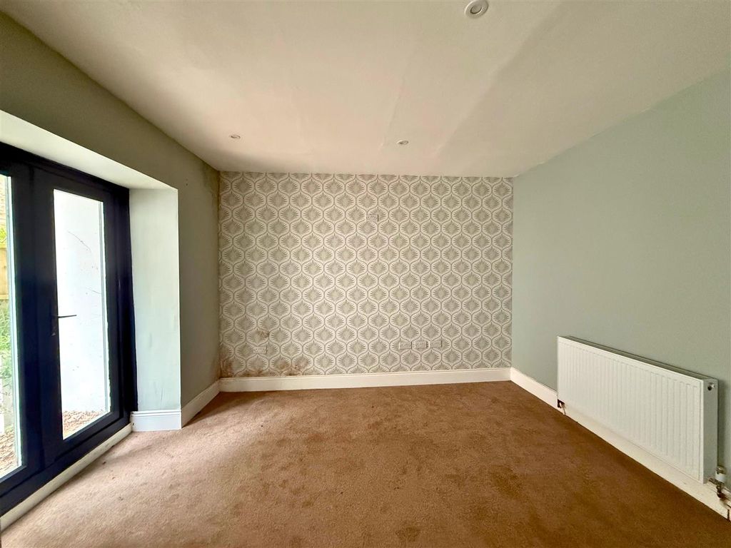 Property photo 2 of 11 Living Room