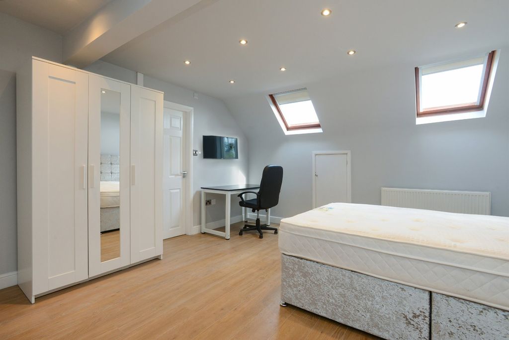Property photo 2 of 46 Picture No. 05