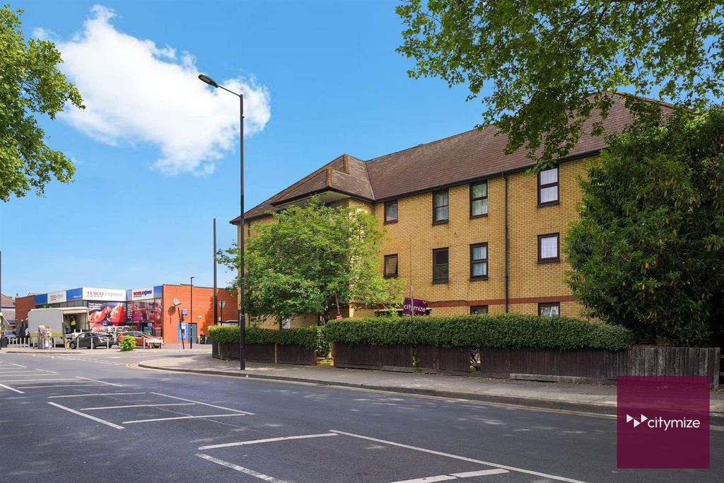 Property photo 2 of 11 Flat 2, Hertford Court - Tamdt9Vmhfpahytgjs7S.Jpg