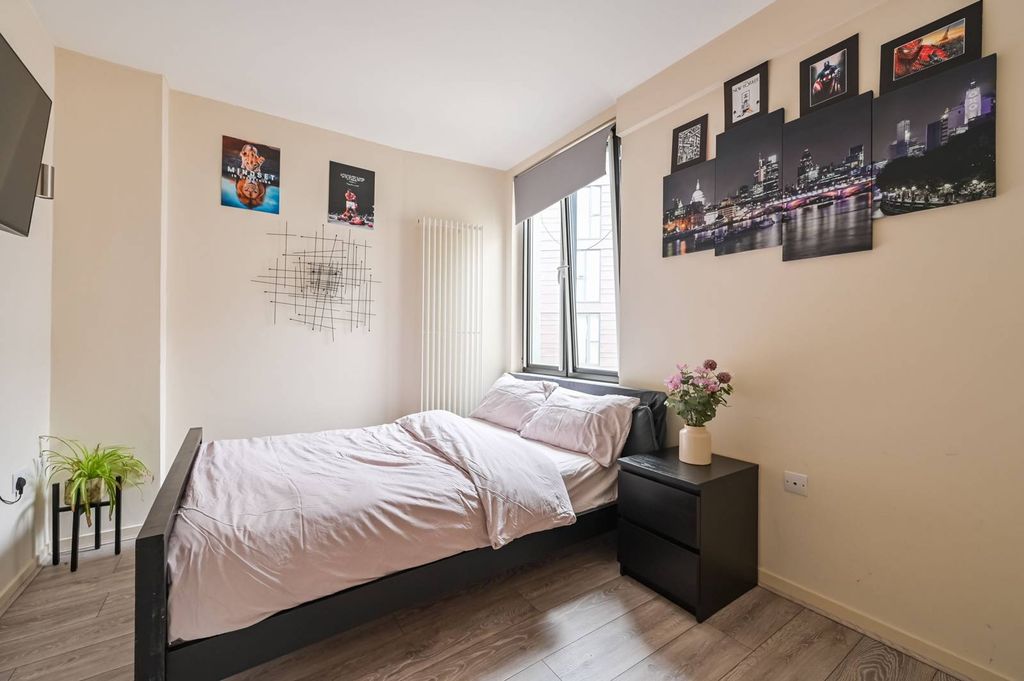 Property photo 2 of 21