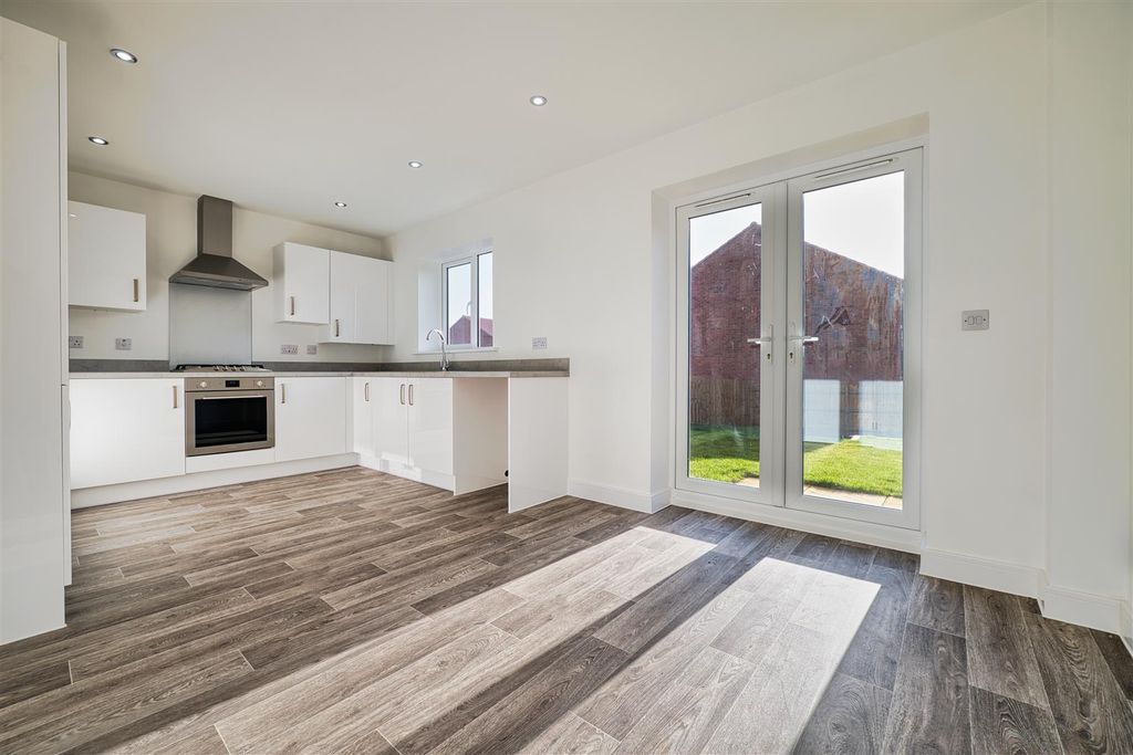 Property photo 2 of 15 Kitchen / Diner