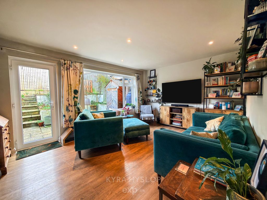 Property photo 2 of 19