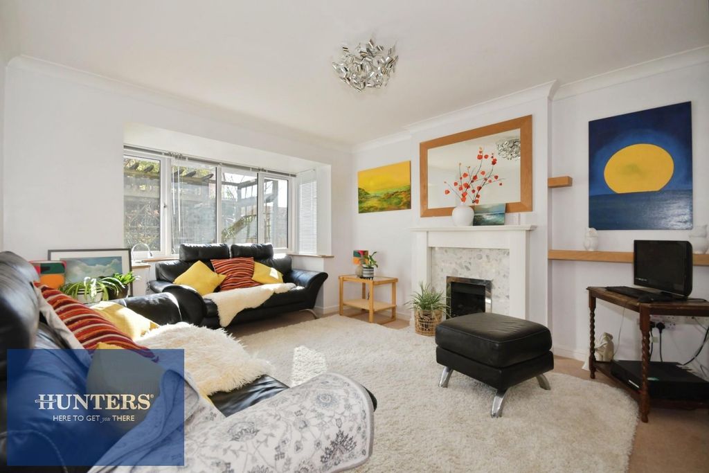 Property photo 2 of 20 Lounge.Jpg